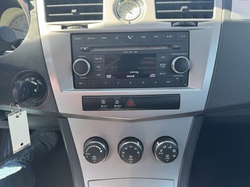 Used 2009 Chrysler Sebring Touring w/ Electronics Convenience Group FWD image 9