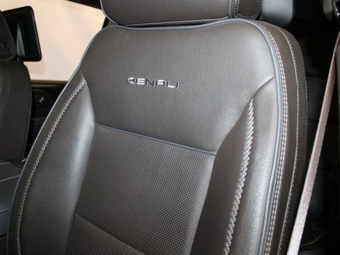 Used 2024 GMC Yukon XL Denali w/ Denali Reserve Package image 7