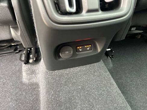 Certified 2023 Volvo XC40 B5 Plus w/ Climate Package AWD/4WD image 28
