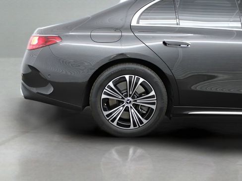 Used 2025 Mercedes-Benz E 450 4MATIC Sedan image 14