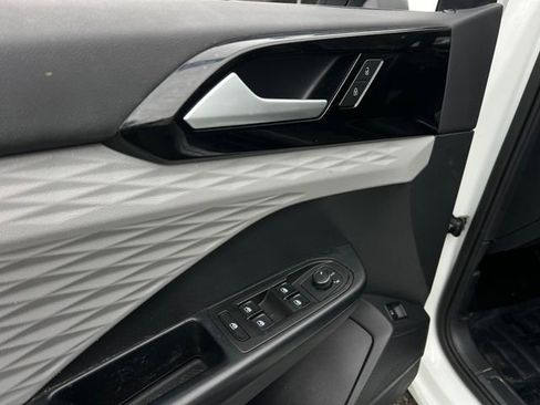 Used 2022 Volkswagen Taos S image 11