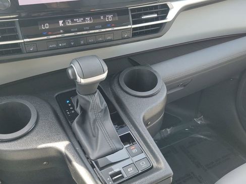 Used 2024 Toyota Sienna XLE FWD image 18