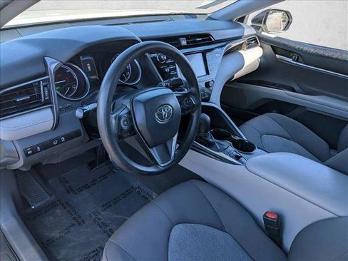 Used 2020 Toyota Camry LE image 9