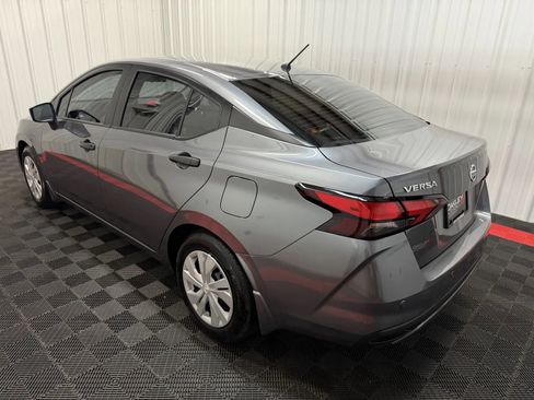 Used 2022 Nissan Versa S FWD image 2
