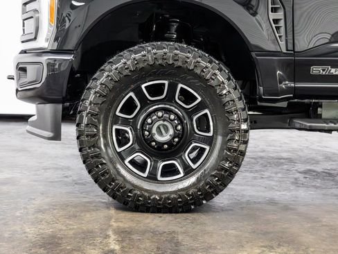 Used 2023 Ford F350 XLT w/ XLT Premium Package AWD/4WD image 11