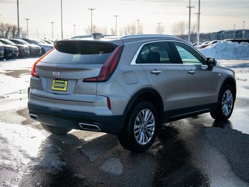 Used 2025 Cadillac XT4 Premium Luxury image 6