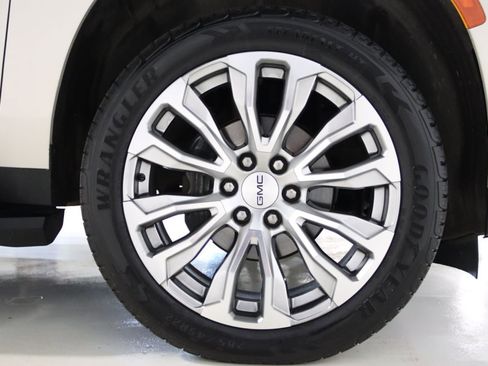 Used 2023 GMC Yukon XL SLT w/ SLT Premium Package AWD/4WD image 94