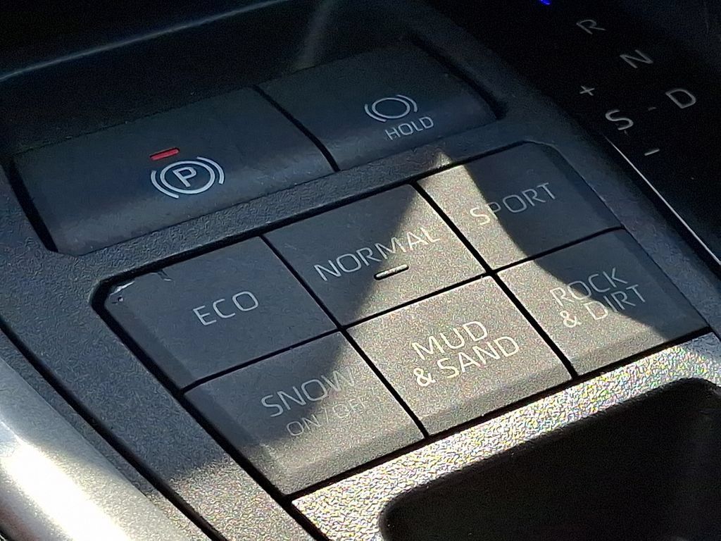 Certified 2025 Toyota RAV4 XLE AWD/4WD image 28