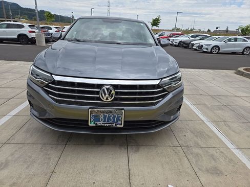 Used 2019 Volkswagen Jetta SE FWD image 3