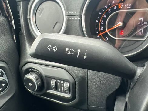 Used 2021 Jeep Wrangler Unlimited Sahara w/ Uconnect 4C Nav & Sound Group AWD/4WD image 22