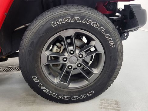 Used 2018 Jeep Wrangler Sport AWD/4WD image 9