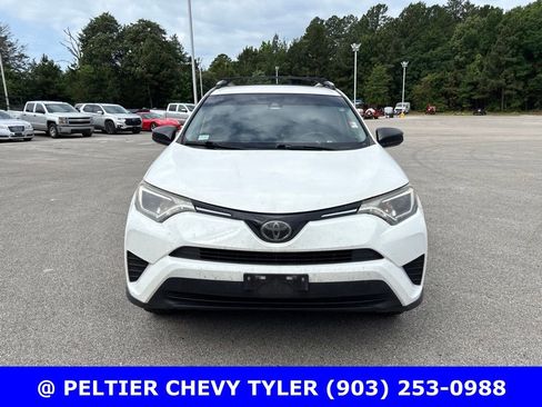 Used 2018 Toyota RAV4 LE FWD image 2