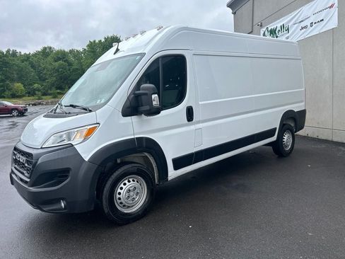 Used 2024 RAM ProMaster 2500 w/ Convenience Group FWD image 2
