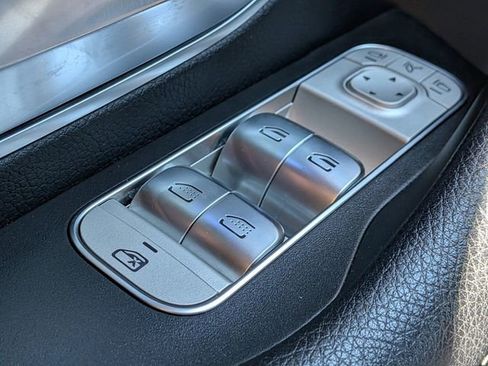 Used 2023 Mercedes-Benz GLS 450 4MATIC image 25