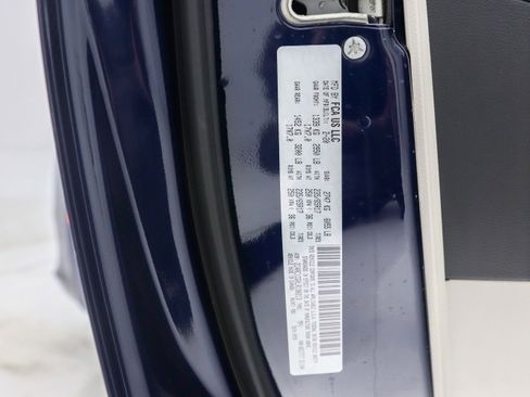 Used 2020 Chrysler Voyager LX image 36