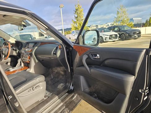 Used 2019 INFINITI QX80 Luxe w/ All-Season Package image 12