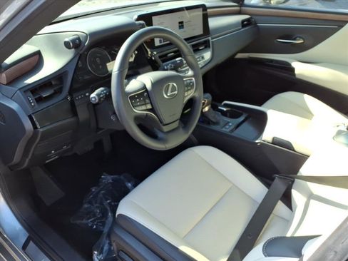 Used 2025 Lexus ES 300h w/ Premium Package image 12