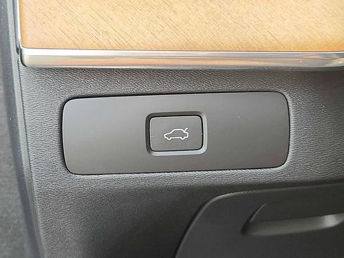 Certified 2023 Volvo XC90 B5 Plus w/ Protection Package AWD/4WD image 22