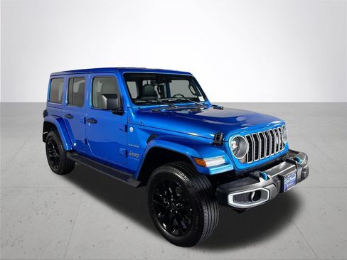 Used 2024 Jeep Wrangler Unlimited Sahara w/ Technology Group AWD/4WD image 4