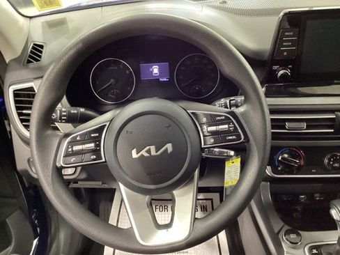 Used 2022 Kia Seltos LX AWD/4WD image 6