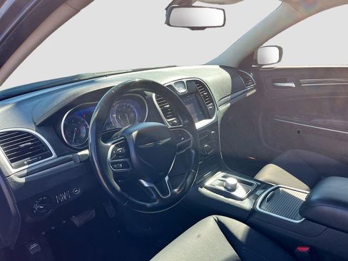Used 2022 Chrysler 300 Touring w/ Sport Appearance Package RWD image 9