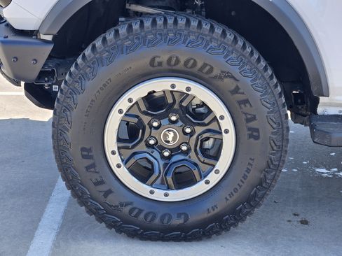 Used 2023 Ford Bronco Outer Banks w/ Sasquatch Package AWD/4WD image 14