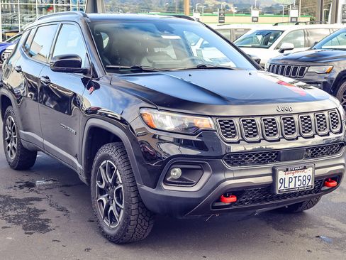 Used 2024 Jeep Compass Trailhawk image 19