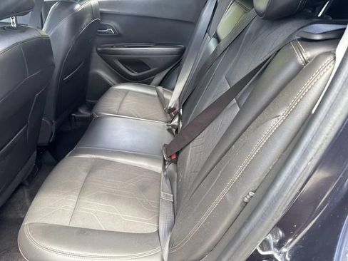 Used 2022 Chevrolet Trax LT w/ LT Convenience Package AWD/4WD image 16