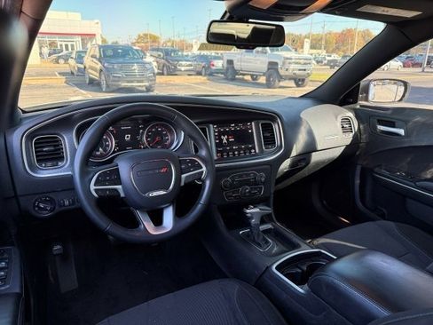 Used 2018 Dodge Charger SXT Plus w/ Driver Confidence Group image 17