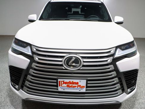 Used 2024 Lexus LX 600 4WD w/ Interior Upgrade Package image 4