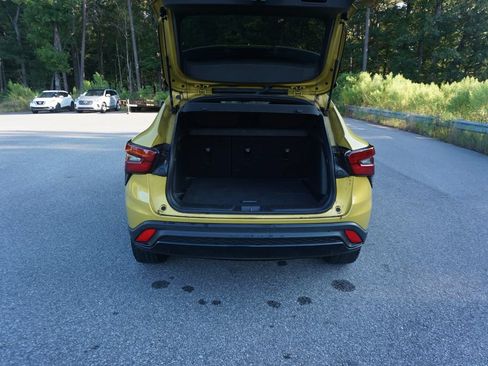Used 2024 Chevrolet Trax RS FWD image 14