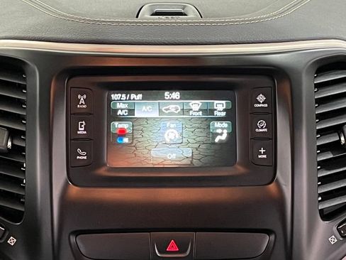 Used 2016 Jeep Cherokee Latitude FWD image 22