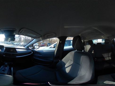 Used 2025 Toyota Prius LE image 36