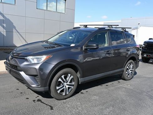 Used 2018 Toyota RAV4 LE image 4