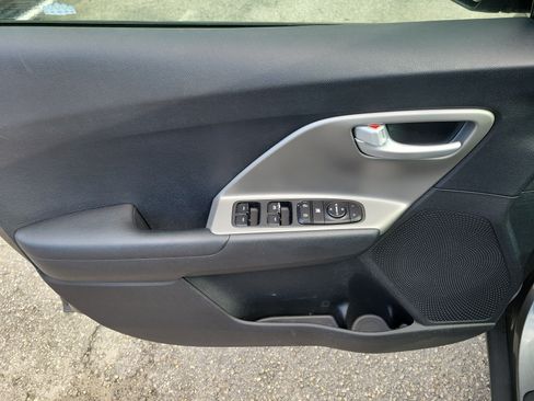 Used 2018 Kia Niro LX FWD image 19