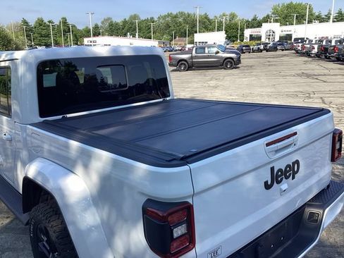 Certified 2023 Jeep Gladiator Overland AWD/4WD image 18