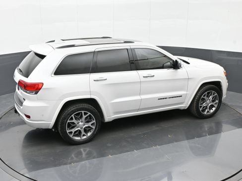 Used 2020 Jeep Grand Cherokee Overland AWD/4WD image 31