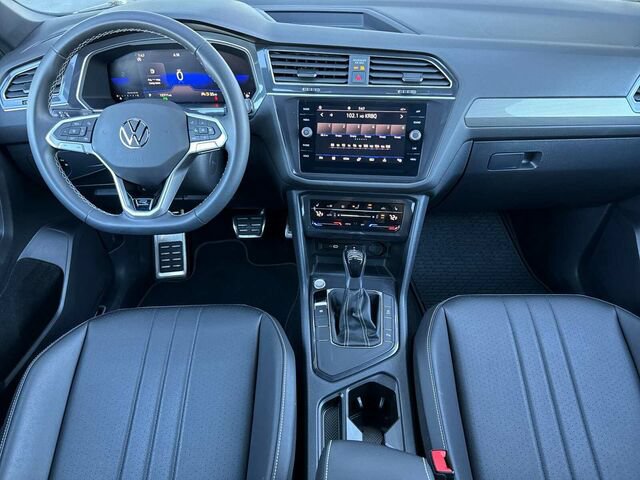 Used 2023 Volkswagen Tiguan SE R-Line FWD image 15