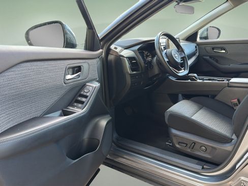 Used 2023 Nissan Rogue SV AWD/4WD image 3