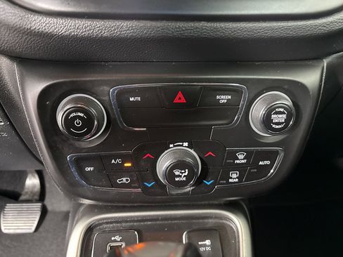 Used 2019 Jeep Compass Latitude image 17