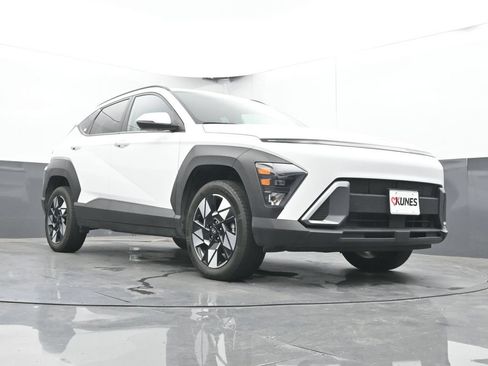 Used 2024 Hyundai Kona SEL AWD/4WD image 44