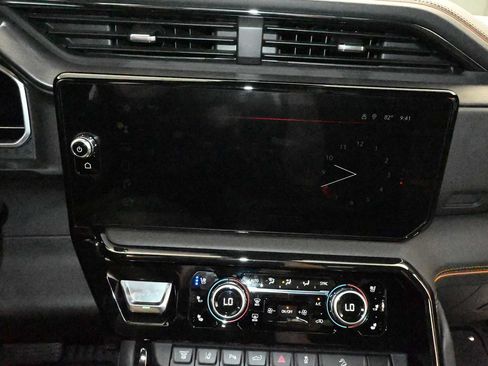 Used 2024 GMC Sierra 2500 AT4 w/ AT4 Premium Plus Package AWD/4WD image 25