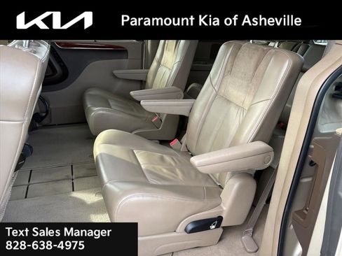 Used 2013 Chrysler Town & Country Limited w/ Luxury Group image 21