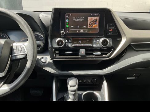 Used 2023 Toyota Highlander L FWD image 4