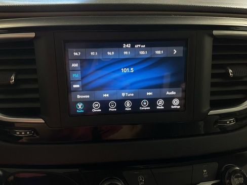 Used 2021 Chrysler Voyager Lxi image 20