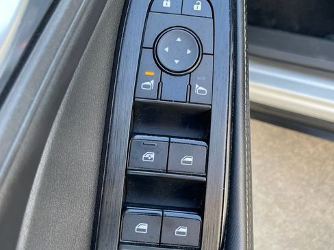 Used 2024 Nissan Rogue SV AWD/4WD image 15
