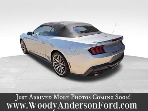 Used 2025 Ford Mustang GT Premium RWD image 5