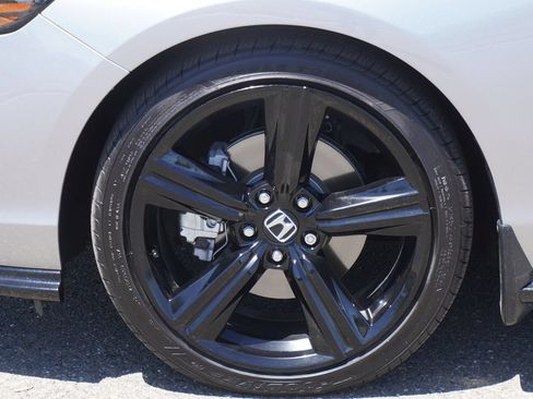 Used 2025 Honda Accord Touring image 4