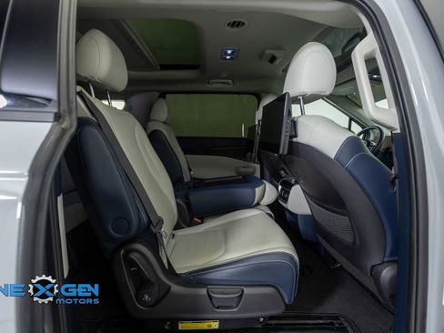 Used 2025 Kia Carnival SX Prestige FWD image 36
