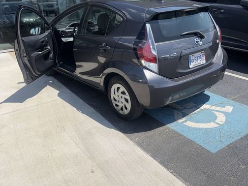 Used 2016 Toyota Prius C Three FWD image 4